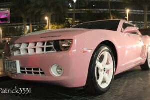 หว๊านหวาน! เผยโฉมรถสีชมพูของเจ้า "Chevrolet Camaro" ในเมืองดูไบ