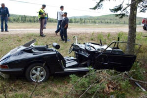 1967 Porsche 911 กับสภาพพังยับหลังชน