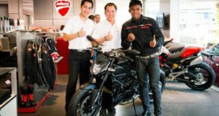 บัวขาวได้ซิ่ง Ducati สมใจอยาก!