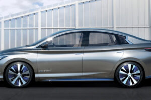 Infiniti เตรียมเปิดตัวเทคโนโลยี "Wireless Charging" ในรถ Leaf-Based EV