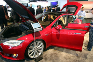 Tesla Motors รับประกันแบตเตอรี่ Model S ไม่อั้น!