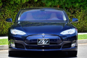 Tesla เปิดตัวรถรุ่นพิเศษ Model S ใช้สีแบบ "Dark Blue"
