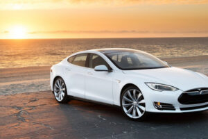 Tesla Model S โดน Mercedes Benz S-Class จี้ยอดขายติดๆใน U.S.