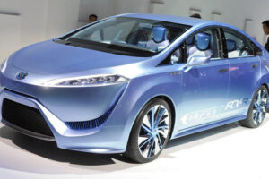 Toyota เผย 2015 FCV-R Fuel-Cell ราคา $50,000- $100,000