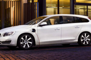 ขายดี! Volvo ประกาศเพิ่มกำลังการผลิตรถแบบ "V60 Plug-in Hybrid"