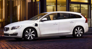 ขายดี! Volvo ประกาศเพิ่มกำลังการผลิตรถแบบ "V60 Plug-in Hybrid"