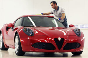 Alfa Romeo 4C หนักแค่ 895 กิโลกรัม เท่านั้น!