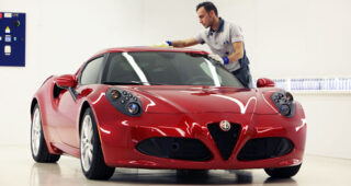 Alfa Romeo 4C หนักแค่ 895 กิโลกรัม เท่านั้น!