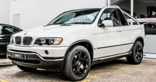 BMW Dealership ในออสเตรเลียเปลี่ยนรถแบบ "First-Gen X5" กลายเป็นรถกระบะส่งของ