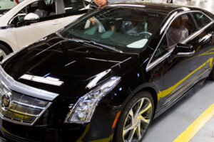 เผยภาพชุดแรก Cadillac ELR ก่อนการผลิตในโรงงานในเมือง Detroit