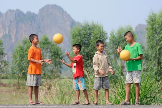 CHEVROLET เสร็จสิ้นภารกิจโครงการวัน เวิลด์ ฟุตบอล มอบลูกฟุตบอล