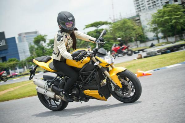 “เมเปิ้ล” Big Biker สุดเซ็กซี่