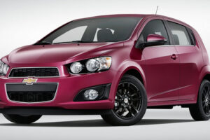 แปลกดี! Chevrolet เปิดตัวสีพิเศษของรถ "Sonic" โทนสีม่วงแบบแหวกแนว