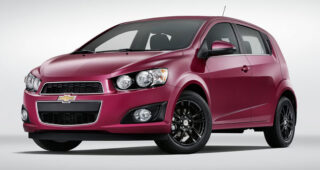 แปลกดี! Chevrolet เปิดตัวสีพิเศษของรถ "Sonic" โทนสีม่วงแบบแหวกแนว