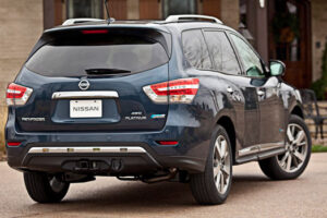 2014 Nissan Pathfinder พร้อมเวอร์ชั่นไฮบริด และอุปกรณ์ตัวใหม่ อัพราคาขึ้นเล็กน้อย