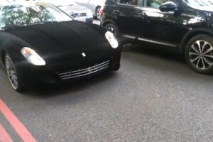 Ferrari 599 GTB เด่นไม่อายใครด้วยเครื่องแบบรถกำมะหยี่สีดำ