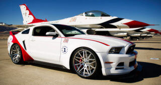 Ford เปิดตัวรถ "2014 Ford Mustang GT" ฉลองเครื่องบิน Air Force Thunderbirds
