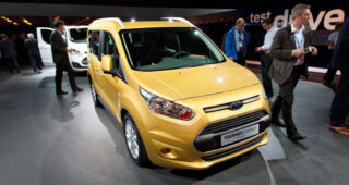 Ford เปิดตัวรถ "Tourneo Connect" ประหยัดน้ำมัน
