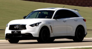 Infiniti เปิดตัวรถแบบ "FX Vettel Edition"