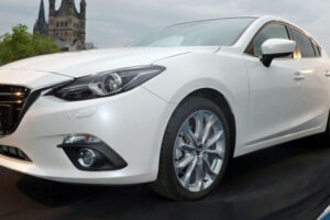 Mazda เผยภาพ Mazda 3 ตระกูล Sedan และ Hybrid