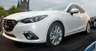 Mazda เผยภาพ Mazda 3 ตระกูล Sedan และ Hybrid