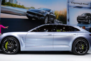 Porsche เผยรถ “Panamera” ใช้รูปแบบเดียวกับรถ Bentley Continental