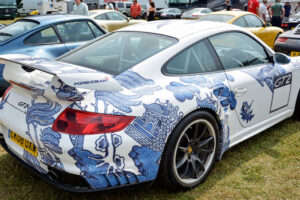 Porschelain นำเสนอภาพรถแบบ "Porsche 911 GT2" เพ้นท์ลายประหลาด