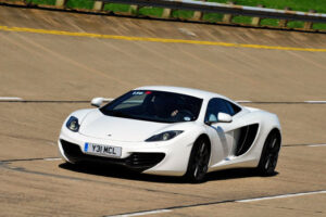 Acura ทดสอบ "McLaren MP4-12C และ Audi R8" ปรับปรุงเจ้า NSX รุ่นใหม่