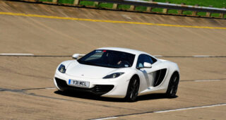 Acura ทดสอบ "McLaren MP4-12C และ Audi R8" ปรับปรุงเจ้า NSX รุ่นใหม่