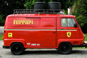 เปิดขายรถดับเพลิงของ Ferrari จากหนังโดยใช้รถ 1979 Renaut Estafette