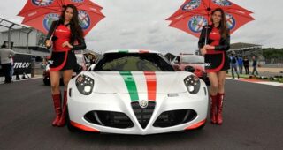 รถแบบ Alfa Romeo 4C ในสหรัฐอเมริกาหนักกว่าแบบปกติ 100 กิโลกรัมจากเหตุผลด้านวัสดุ
