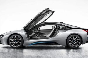 หลุดภาพลับ "BMW i8" ว่อนเนตก่อนเปิดตัวอย่างเป็นทางการ