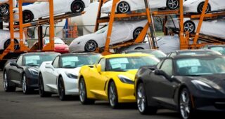 Chevrolet เริ่มทยอยส่งรถแบบ "2014 Corvettes Stingray" ไปยังโชว์รูมทั่ว U.S แล้ว