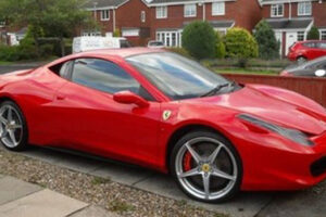 รู้หรือไม่? รถนิรนามถูกแปลงโฉมเป็น "Ferrari 458 Italia Replica"
