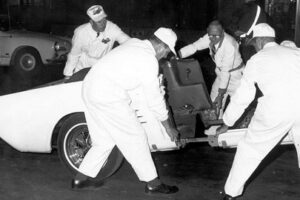 ประวัติศาสตร์โฆษณารถแบบ "Ford Mustang" บนตึกสูงเสียดฟ้าอย่าง Empire State ในปี 1966