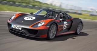 Porsche 918 Spyder เปิดตัวพร้อมกับทำสถิติสูงสุดในโลกที่สนามแข่ง Nuerburgring