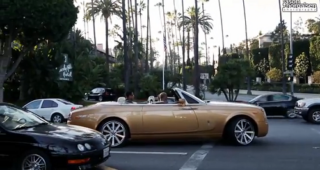 คนขับรถ Subaru มอง "Rolls Royce Phantom" เพลินจนรถชนด้านหน้าเข้าอย่างจัง