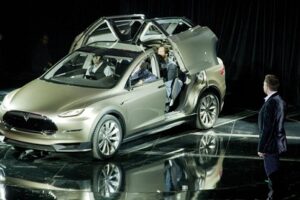 Tesla Motors ยืนยันรถแบบไร้คนขับสุดไฮเทคเตรียมเปิดตัวภายในปี 2016 นี้