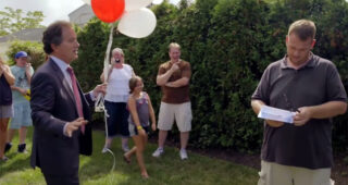 ตำรวจ NYPD ดวงเฮงได้โชค 2 ชั้นจาก Toyota หลังฉลองครบรอบยอดขาย 50 ล้านคัน