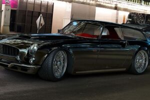 "Volvo P1800 ZES" ถูกดัดแปลงให้ทันสมัยขึ้นโดยนักออกแบบชื่อดังอย่าง Zolland