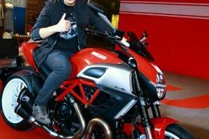DUCATI รถหล่อ คนหล่อ แคมเปญก็หล่อ