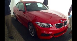 เปิดตัวภาพรถแบบ "BMW M235i Coupe" โฉมจริงก่อนถึงมือลูกค้า