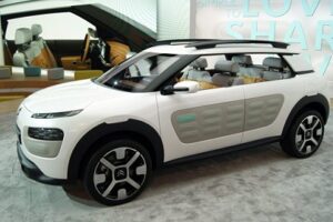 Citroen เผยเตรียมการพัฒนารถแบบ C4 Cactus พร้อมถุงลมแบบเก๋ไก๋ทางด้านข้างประตู