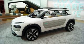 Citroen เผยเตรียมการพัฒนารถแบบ C4 Cactus พร้อมถุงลมแบบเก๋ไก๋ทางด้านข้างประตู