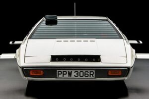 ประธาน Tesla ตัดสินใจซื้อเรือดำน้ำชื่อดังของ Lotus จากภาพยนตร์ 007