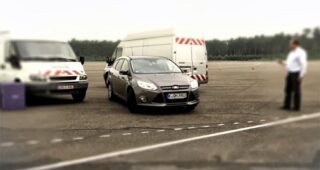 Ford เปิดตัวเทคโนโลยีการจอดรถแบบอัตโนมัติเพียงแค่กดรีโมท