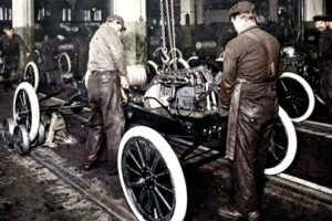 Ford เตรียมฉลองครบ 100 ปีเดินหน้าผลิตรถยนต์รุ่นใหม่ต่อเนื่อง