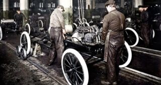 Ford เตรียมฉลองครบ 100 ปีเดินหน้าผลิตรถยนต์รุ่นใหม่ต่อเนื่อง