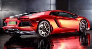 "Lamborghini Aventador" สีโทนส้มแดงโครเมียม