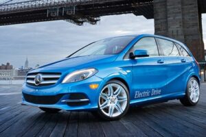 Mercedes R&D เปิดตัวสเปครถ B-Class Electric Drive เปรียบเทียบกับ BMW i3 แบบชัดๆ